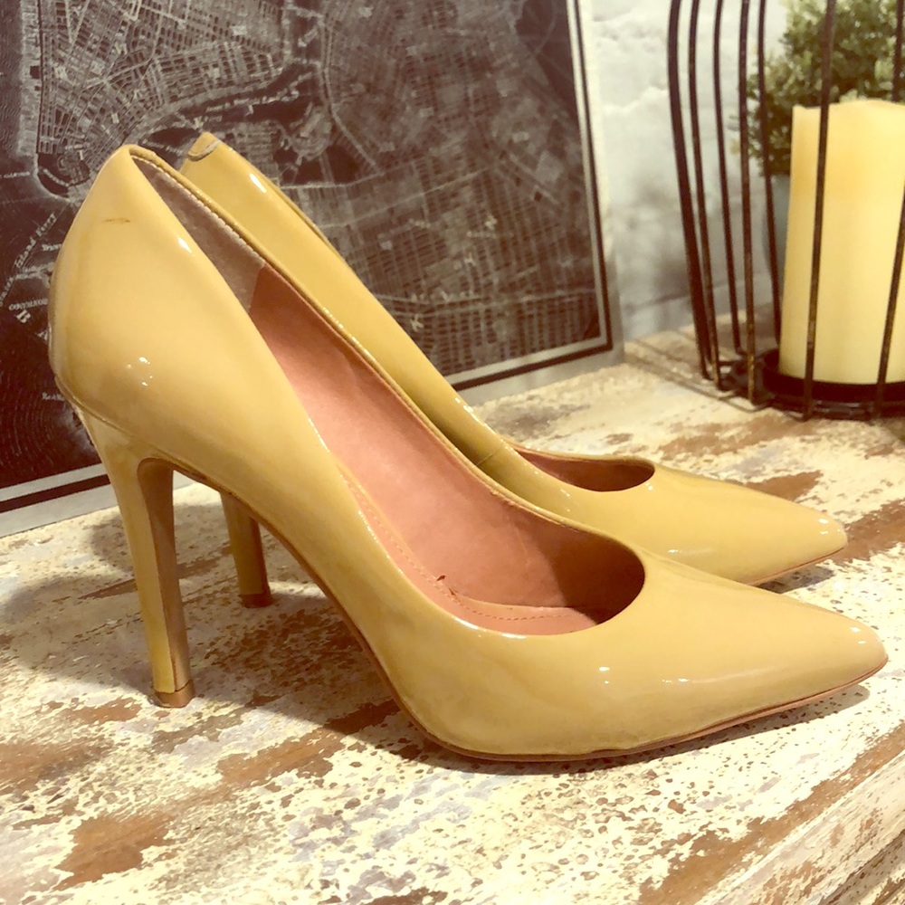 Nude Vince Camuto heels